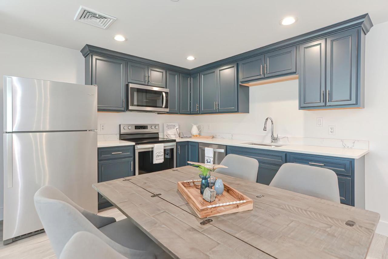 Downtown Plymouth Waterfront Luxury Condos Exterior photo